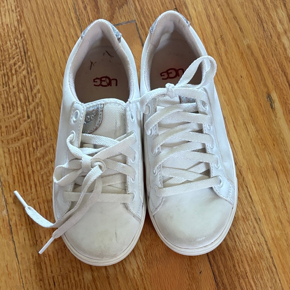 UGG Kids white low top lace up  Sneakers